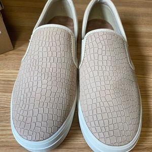 NWOT - Sperry Women's Crest Twin Gore Plushwave Sneakers In Ivory - Size…